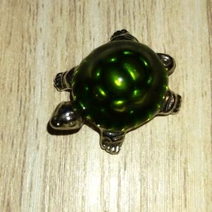 3-8-52 silvertone enameled charm turtle